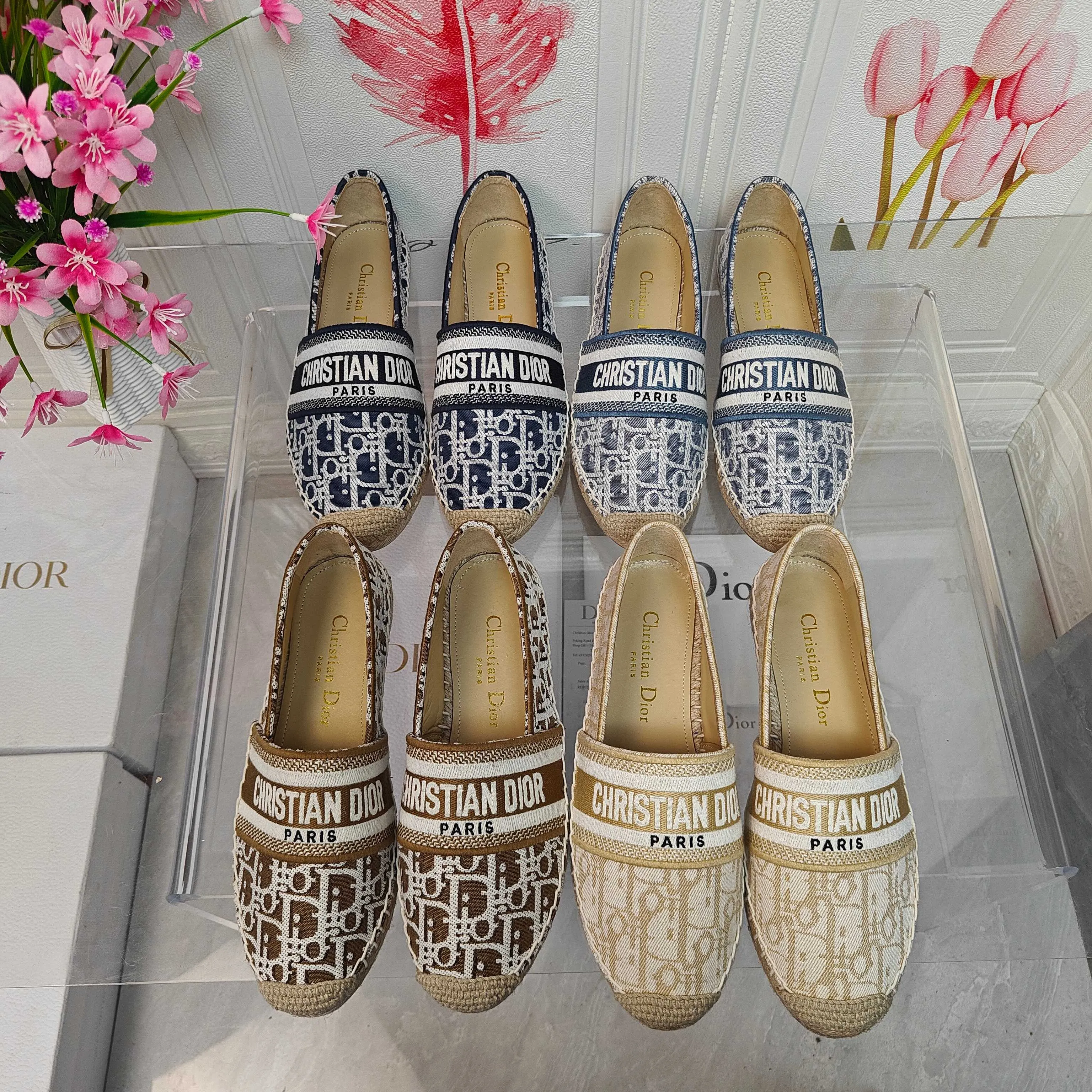 👟👟Ex-factory price 440👟👟 Top quality Dior Granville espadrille embroidery Upper: embroidered with "CHRISTIANDIOR" Craftsmanship: Purely hand-sewn hemp rope outsole Lining: Imported soft and breathable sheep lining with padded feet Code number: 35-40 (customized at 34.41.42) Outsole: Exclusive molded rubber outsole decorated with lucky star symbol